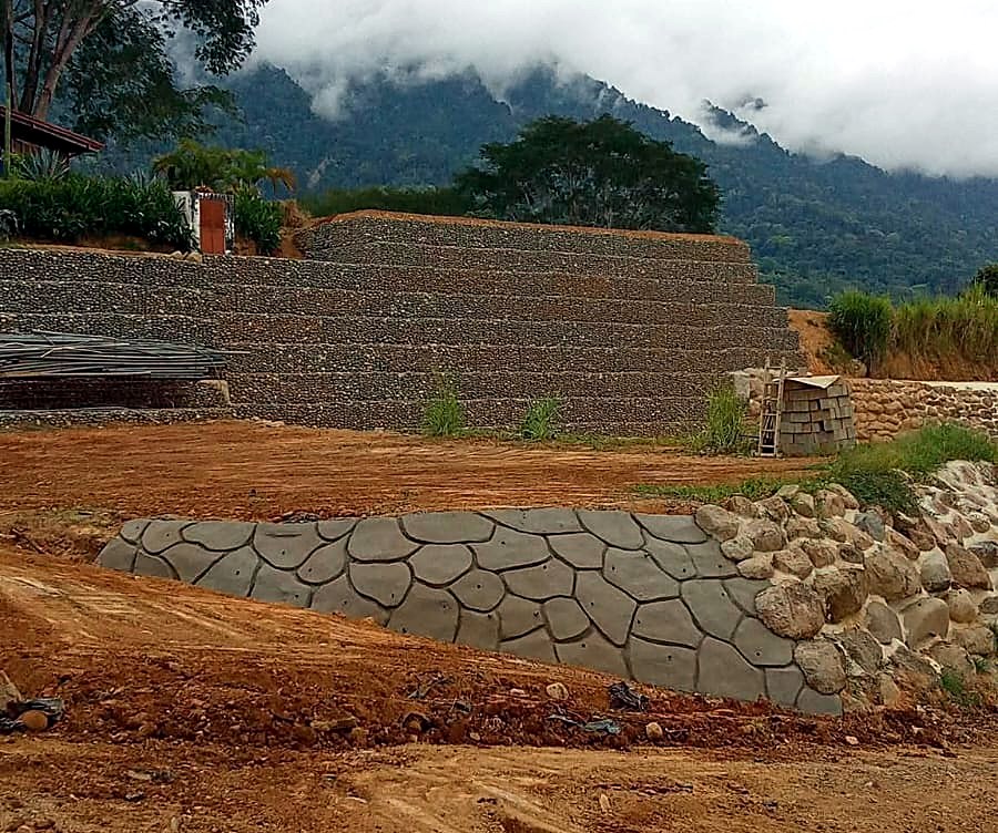Stone-pattern concrete wall & gabion terraces